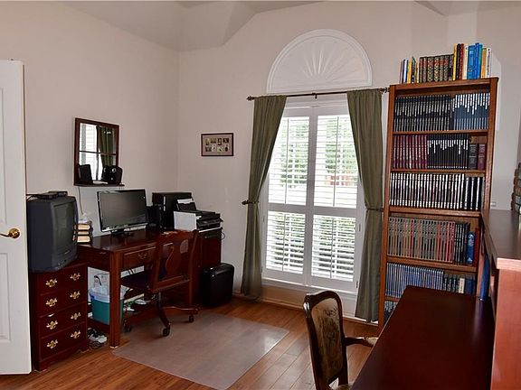 5th image of 2311 Everton Dr
