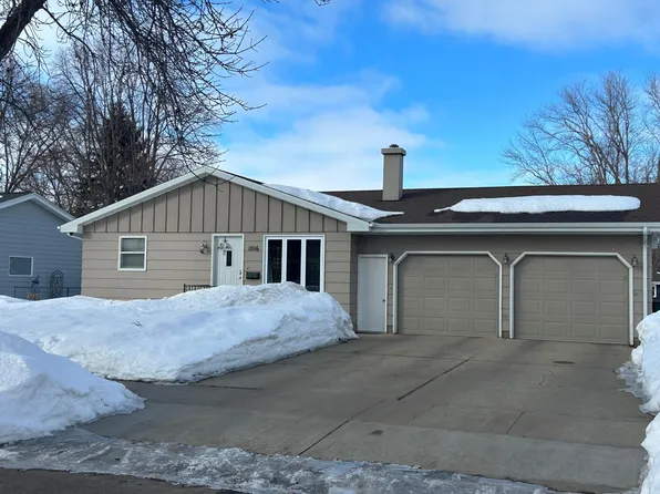 1016 W Cedar Ave, Mitchell, SD 57301