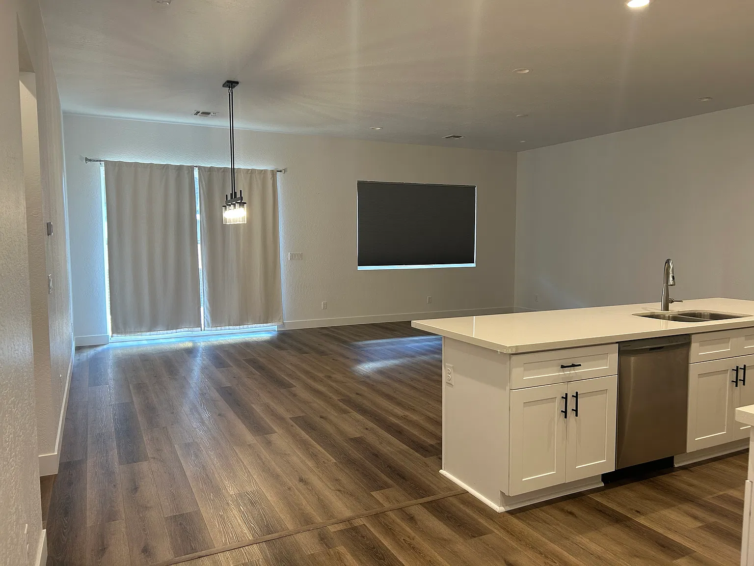 3 bed, 1793 sqft, $2,900 — Photo 2