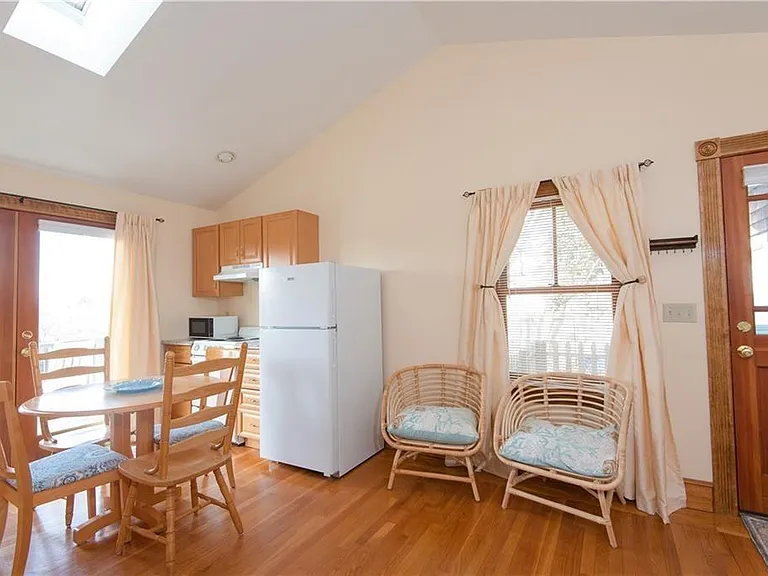 281 Wolcott Ave — Photo 2