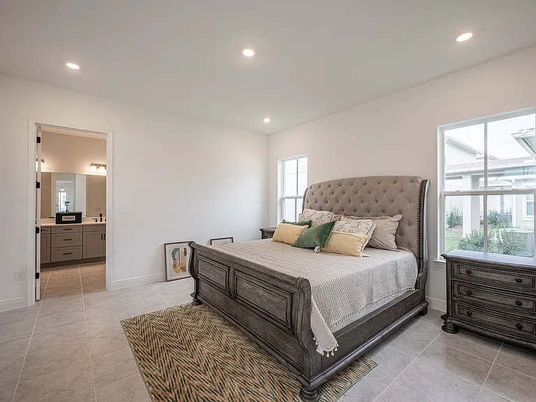 10132 Peebles St — Photo 31