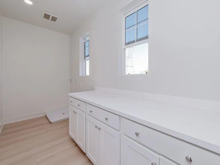 15870 Kingston Rd — Photo 4