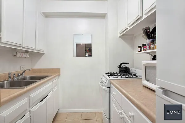 Sold by Bond New York | media 4