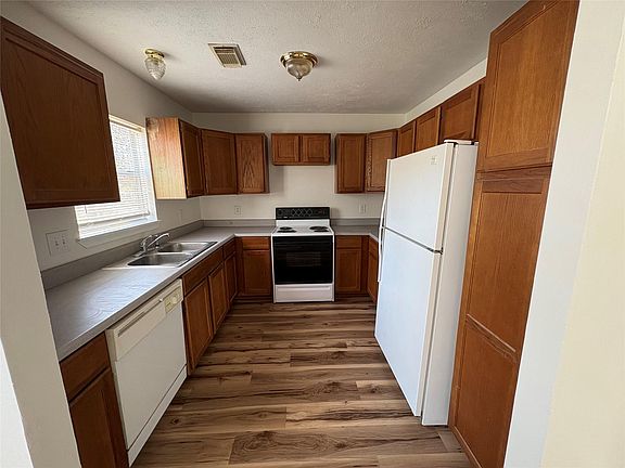 4th image of 6 Forest Holw