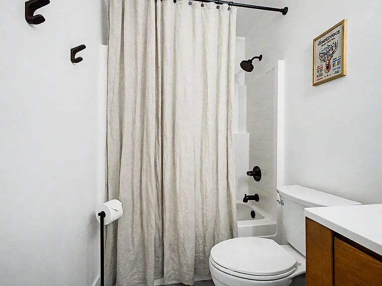 1053 E Bart St — Photo 48