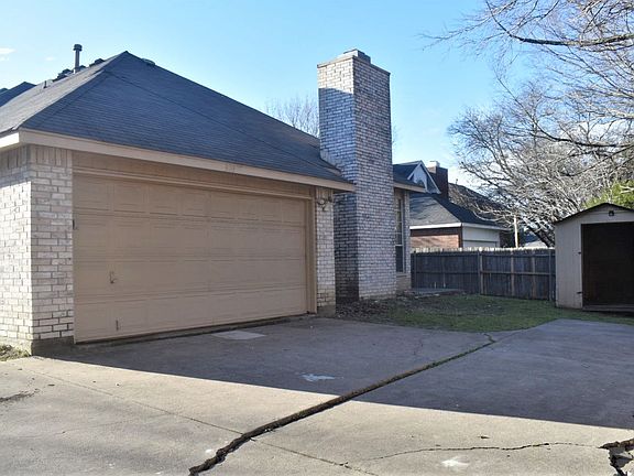 2nd image of 300 Lemontree Ln