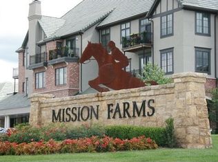 10531 Mission Rd #203, Leawood, KS 66209