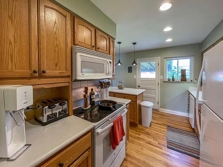 2551 S Ivy St — Photo 10