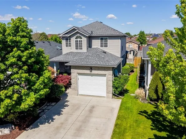 101 Edgemere Dr, Cambridge, ON N1P 1E9
