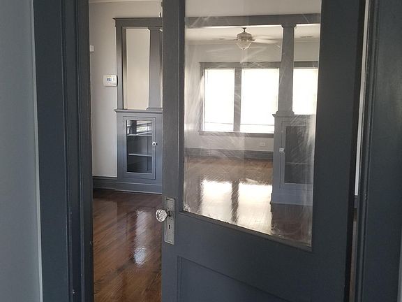 4th image of 704 E 92nd Pl #2