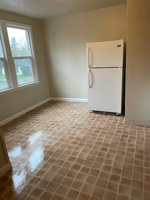 2 bed, 1.0 bath, $1,600 — Photo 3