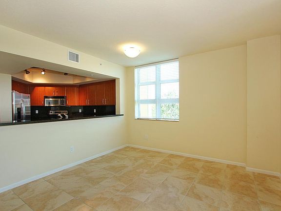 5th image of 403 S Sapodilla Ave APT 305