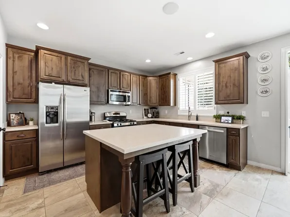 1056 W Stonehaven Dr, North Salt Lake, UT 84054