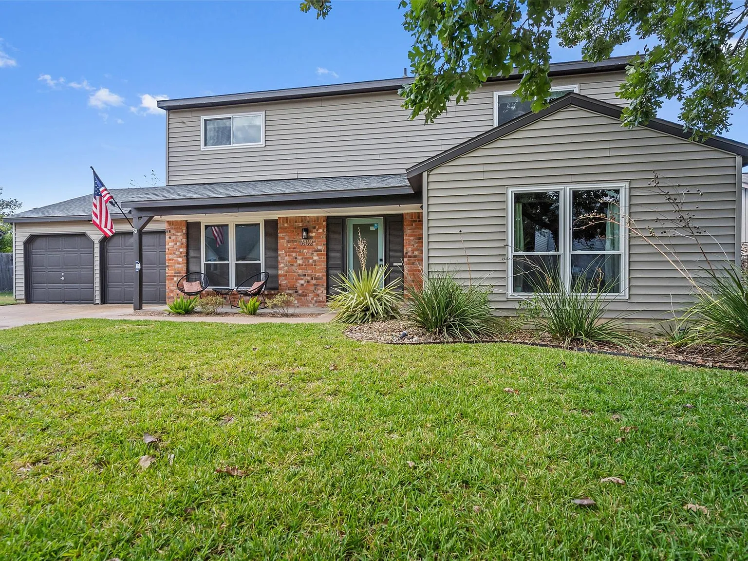 4 bed, 2.5 bath, 2111 sqft, $2,850 — Photo 2