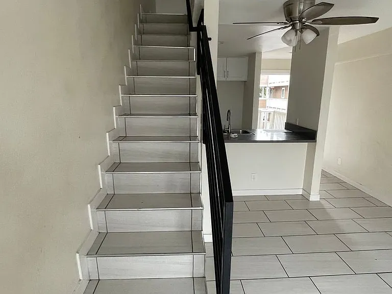 Las Palmas Apartments — Photo 4