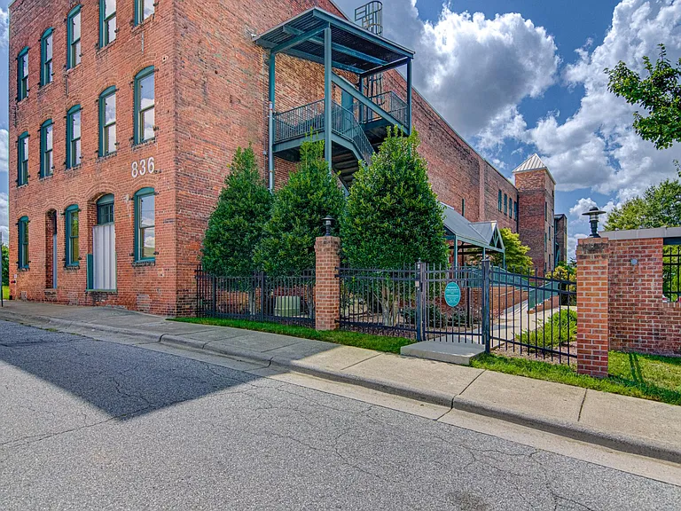 836 Oak St #500 — Photo 38