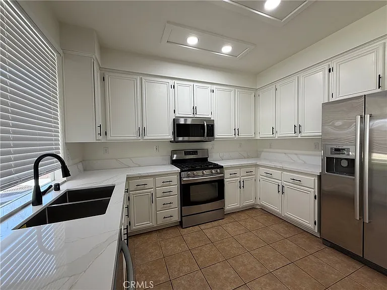 5569 Hunt Club Dr — Photo 13
