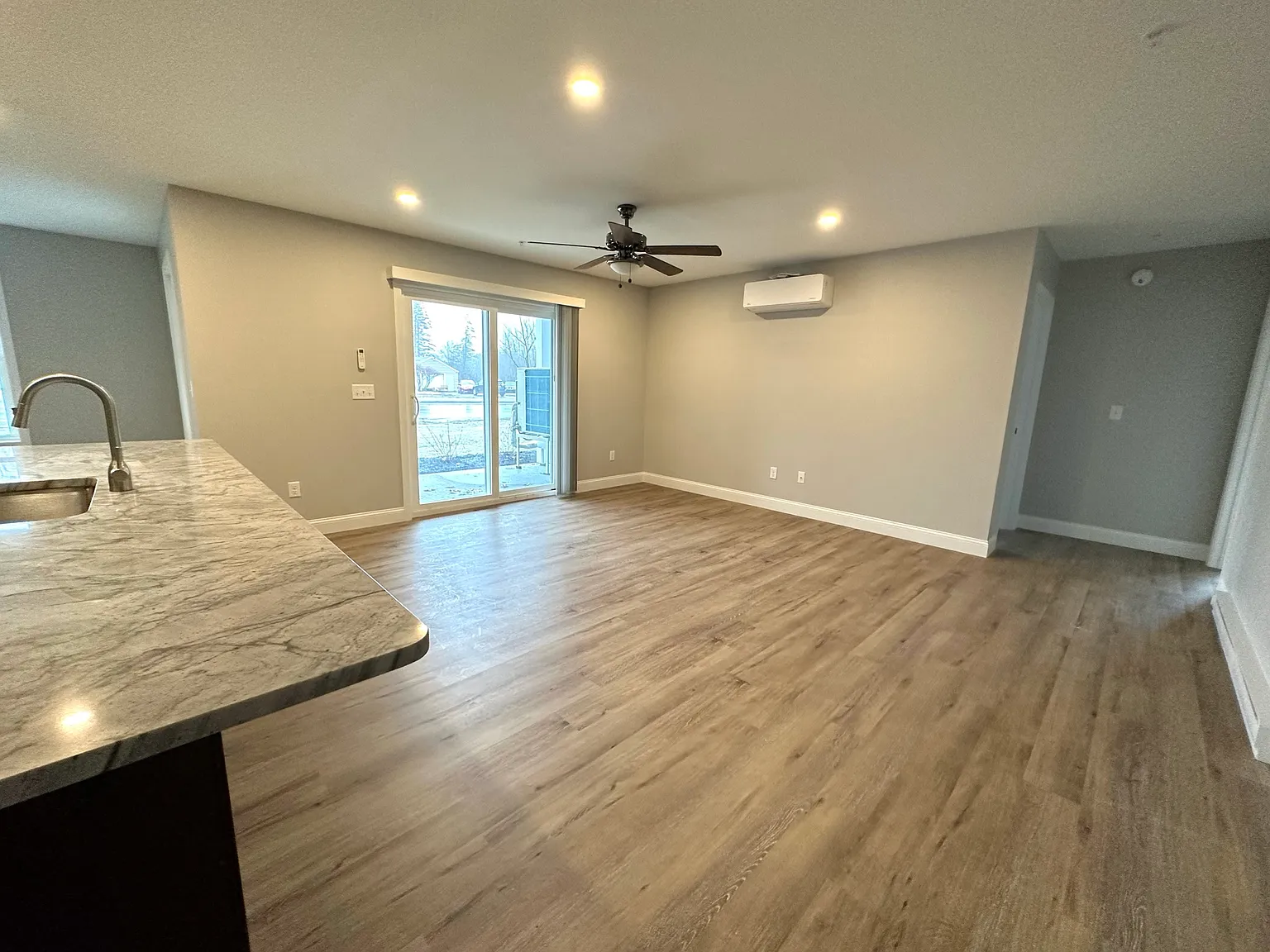 2 - 4 Diane Way - 103 — Photo 3