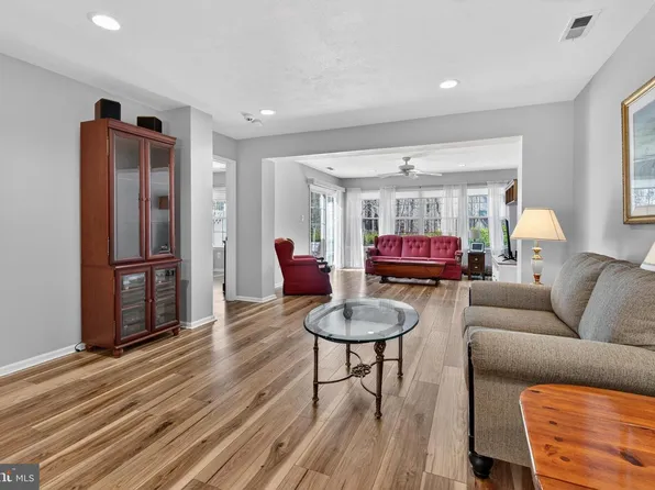 8 Peppergrass Dr N, Mount Laurel, NJ 08054