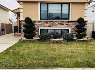 140 Fieldstone Rd, Staten Island, NY 10314