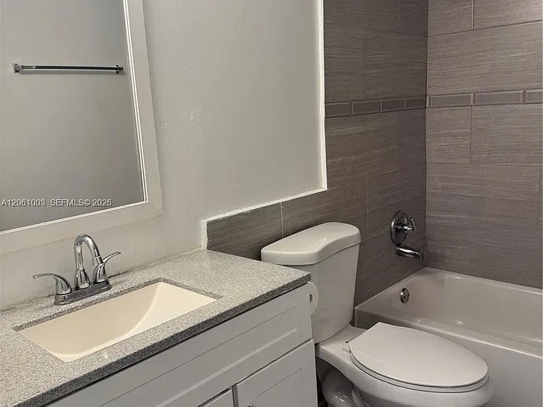3246 N Pine Island Rd #101 — Photo 33
