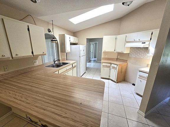 5th image of 279 Kindred Blvd