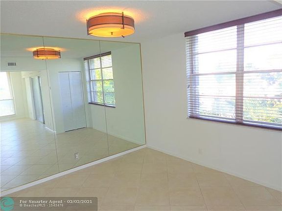 4th image of 1625 SE 10th Ave APT 501