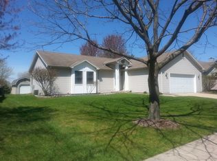 432 Cambridge Ave, Elburn, IL 60119