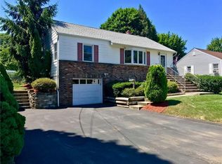 11 Heck Rd, Garnerville, NY 10923