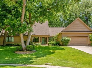 2413 70th Pl, Urbandale, IA 50322