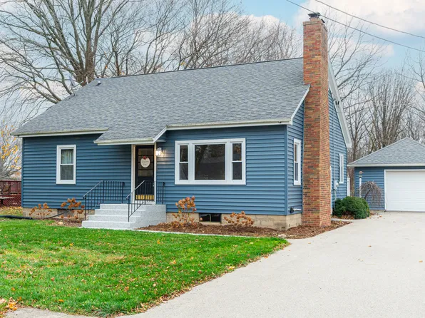 214 S Sycamore St, Franklin Grove, IL 61031