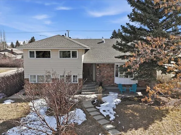 2804 W 49th St SW, Calgary, AB T3E 3Y2