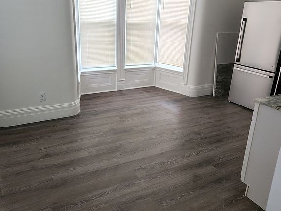 Large Airy Kitchen w/ lots of windows