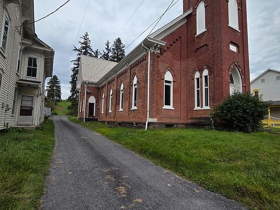 3rd image of 498 Main St