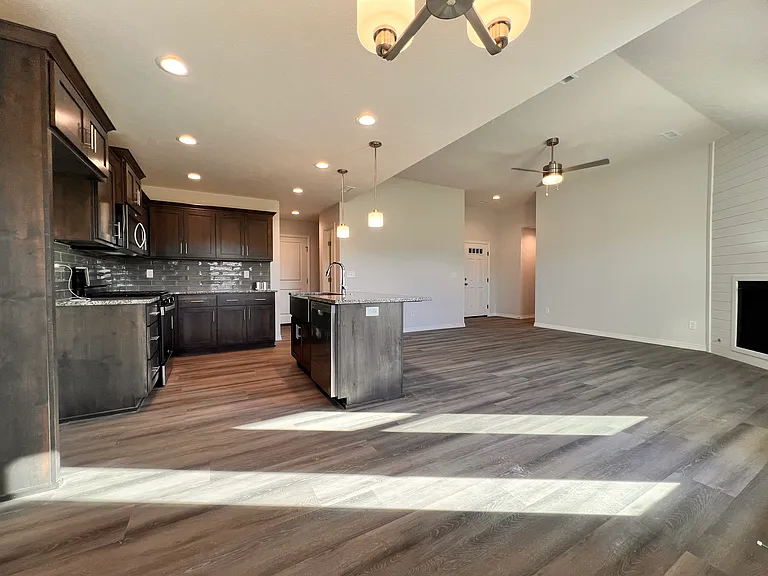 655 W Butterfield Dr — Photo 14