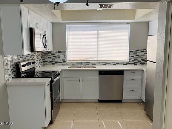3rd image of 1548 W Sahuaro Dr APT 1