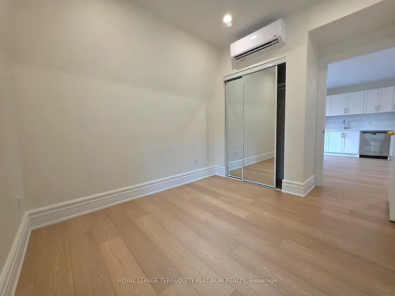 11 Beaconsfield Ave — Photo 17