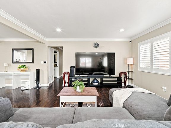 4th image of 1309 N Catalpa Ave