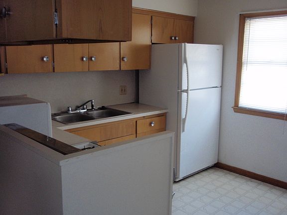 4th image of 634 N 47th St APT 1