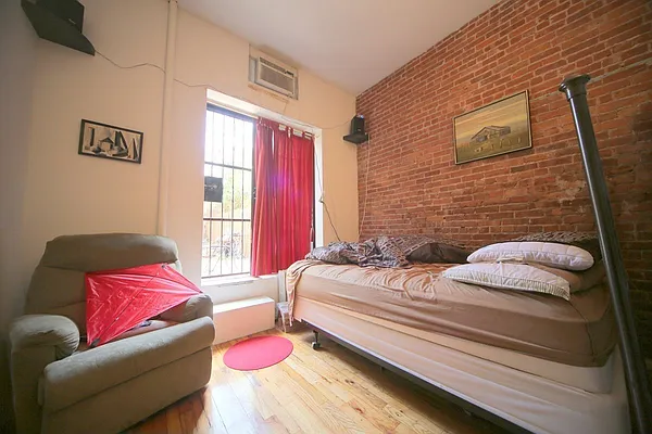 Rented by Metropolitan Realty | media 12