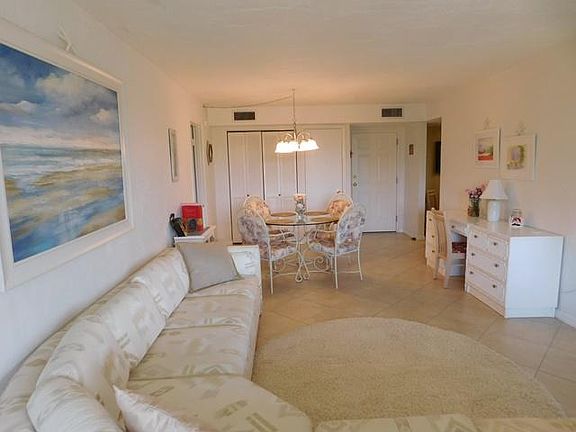 4th image of 618 Bird Bay Dr S APT 305
