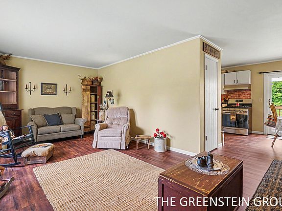 5th image of 15949 Brucker St