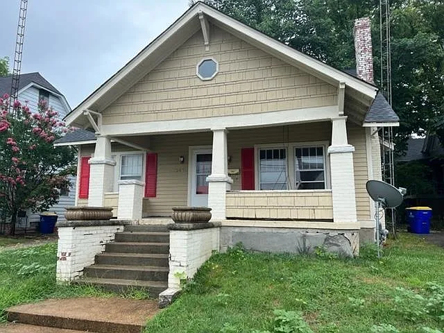 1048 Elm St
