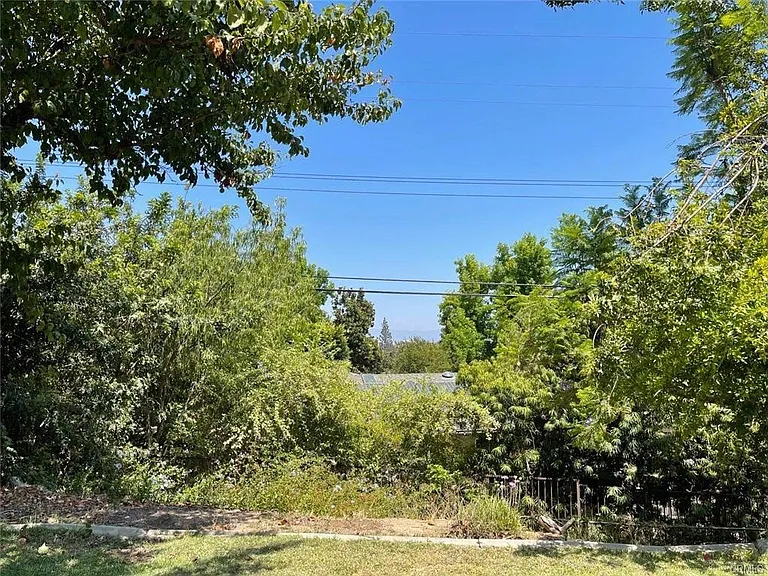 1420 Kensington Dr — Photo 3