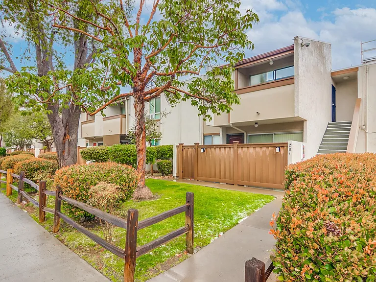 3549 Castle Glen Dr #118 — Photo 4