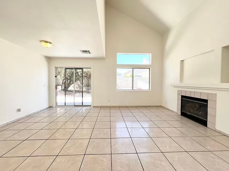 8284 W Rochelle Ave — Photo 8