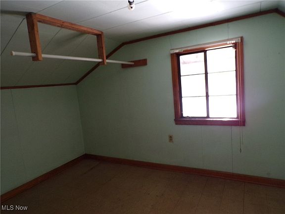 4th image of 1129 Pike St