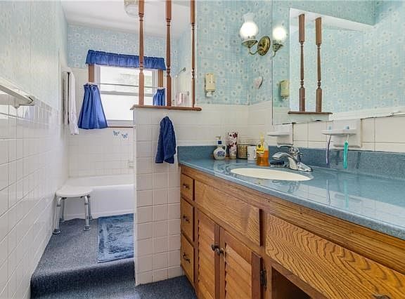 3rd image of 601 E Linwood Ave
