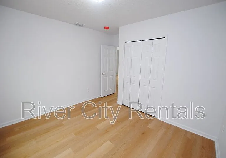 5625 Overlook Dr E — Photo 17