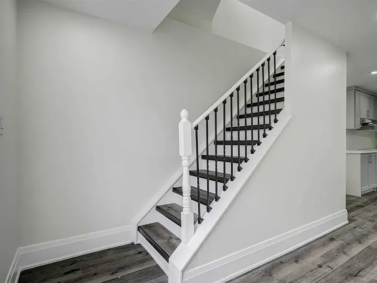 205 Hunter St E #B — Photo 6